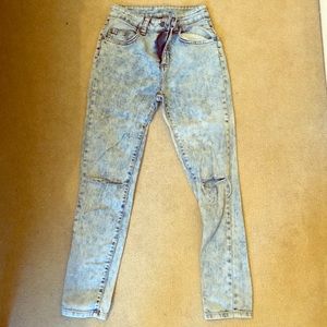 Distressed High Waisted Carmar Jeans